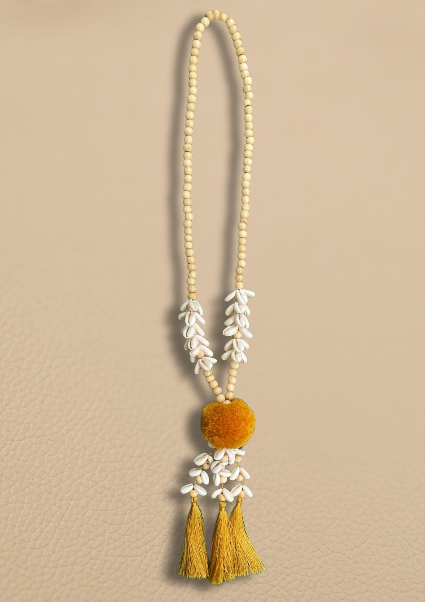 Sautoir Pompon, Coquillages et Perles de Bois - Fait main