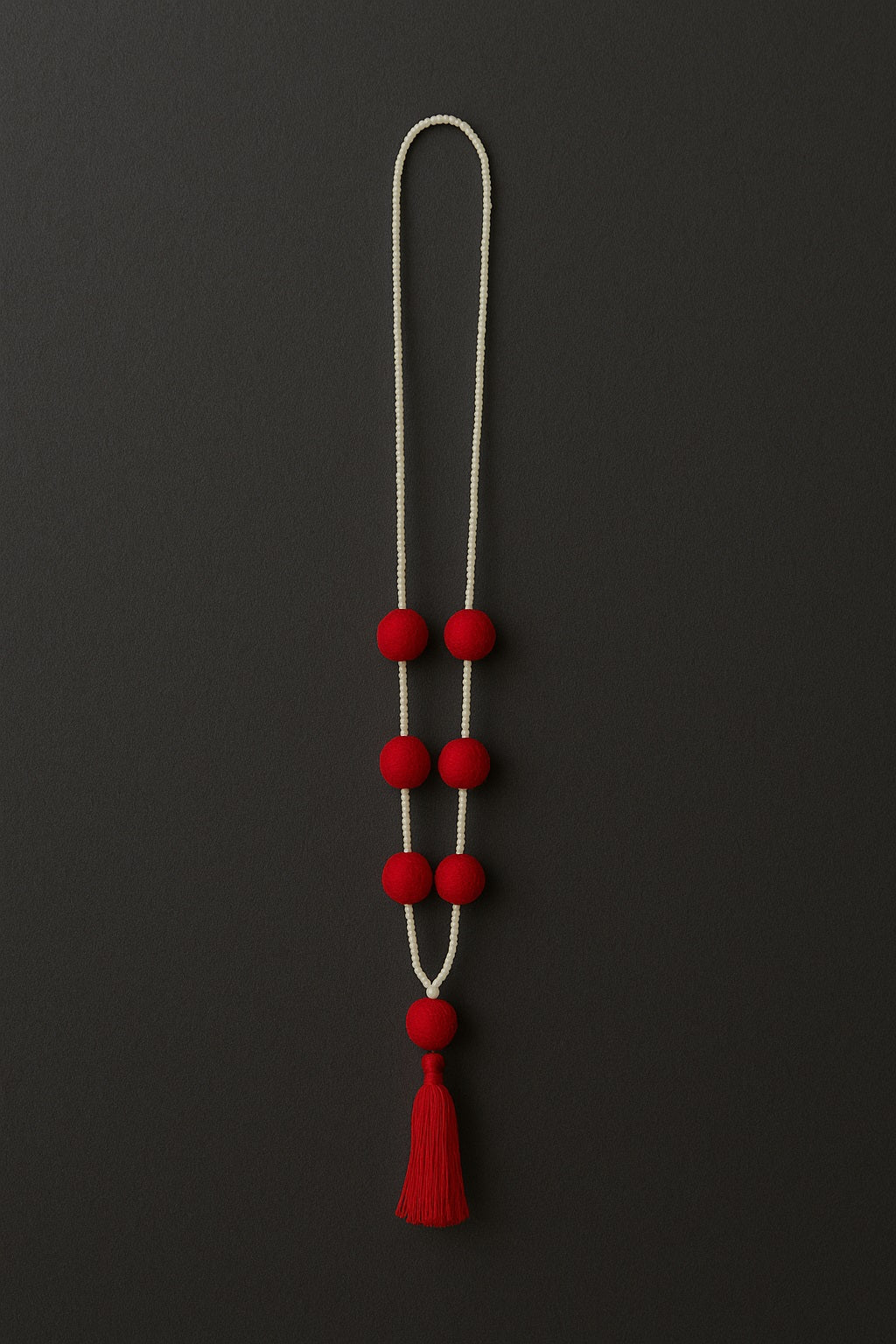 Sautoir unique : pompons de laine et perles - Fait main