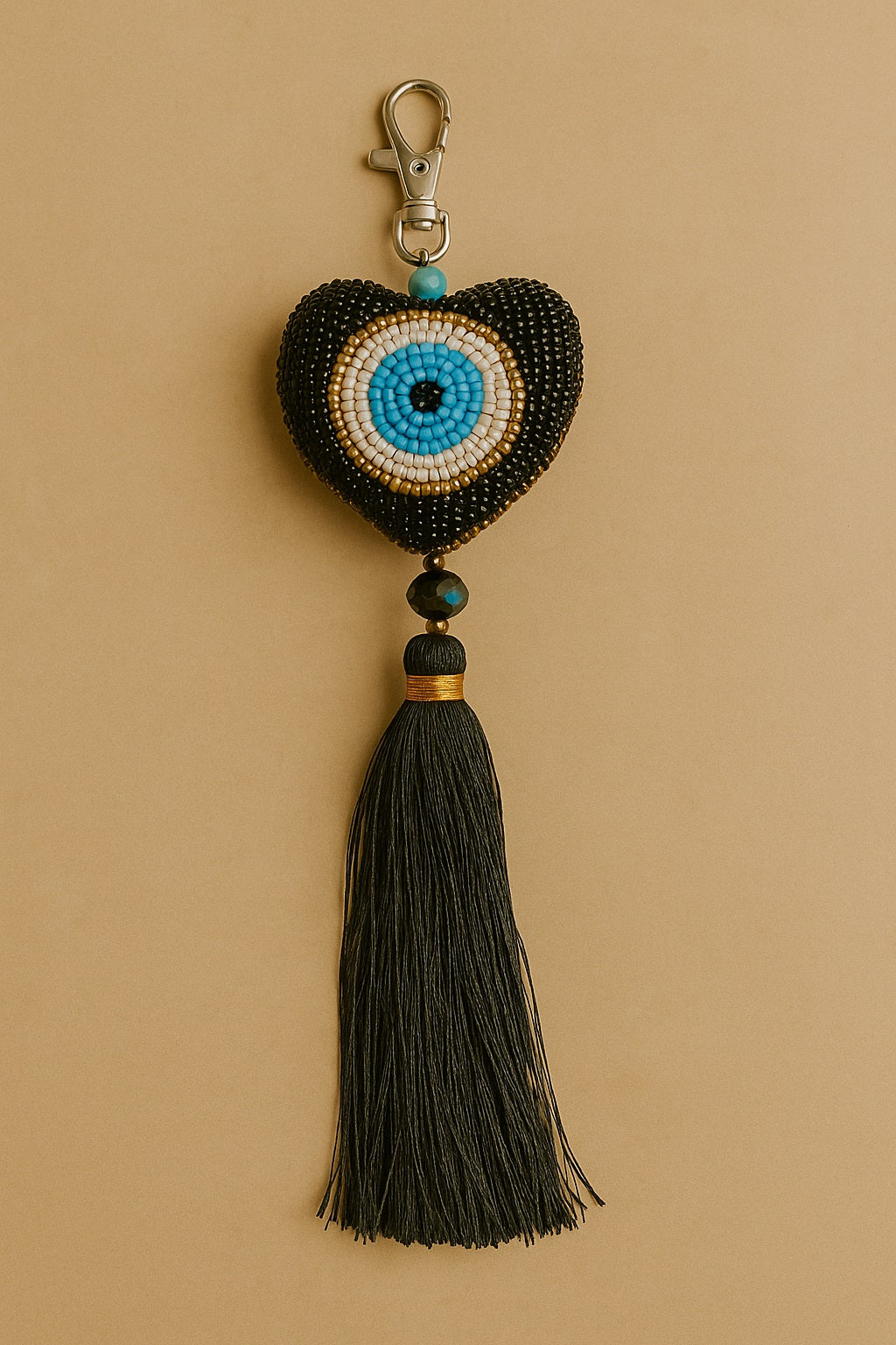 L'œil du Diable : un accessoire mystique et raffiné pour votre sac - fait main